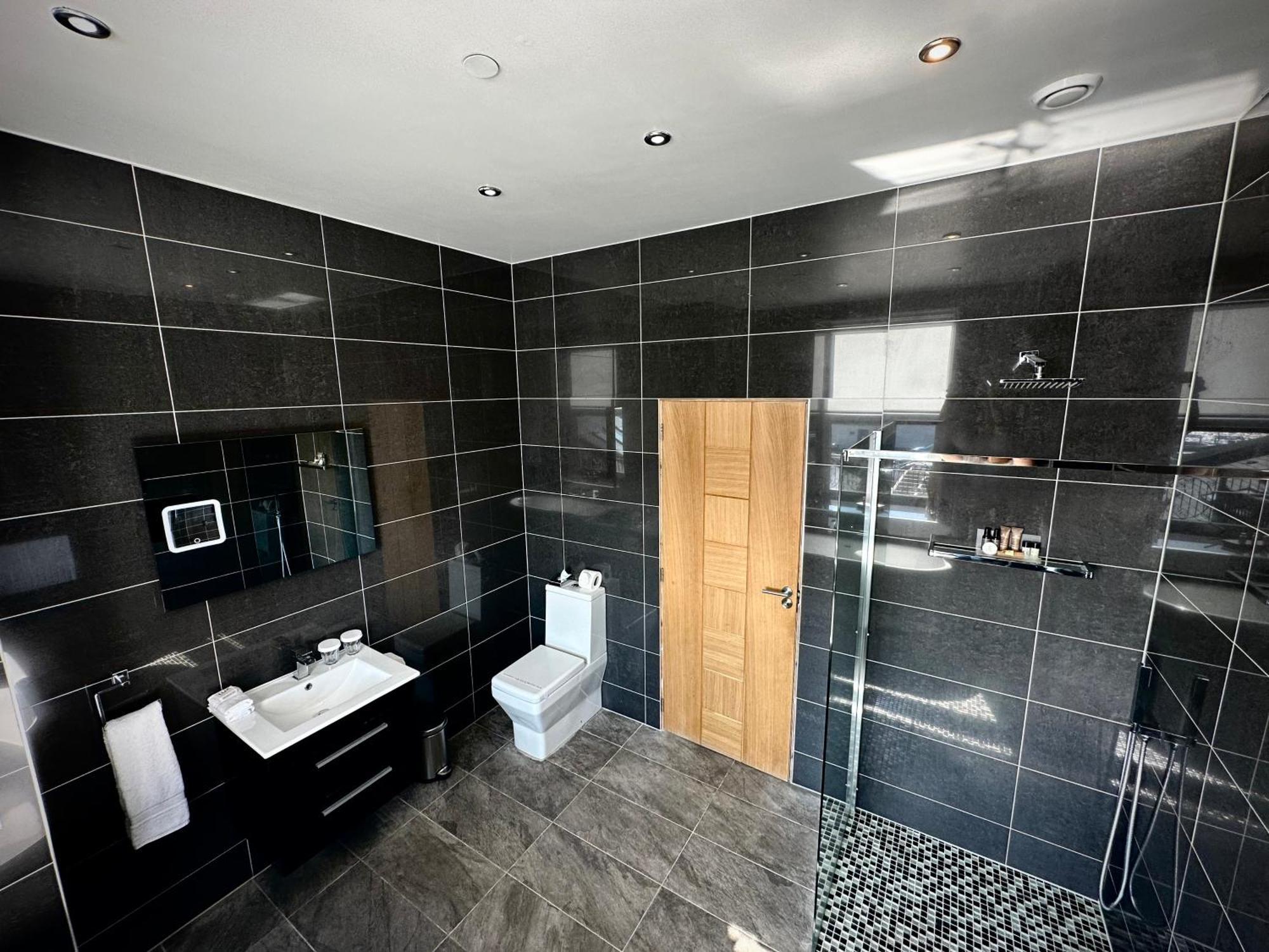 Halvard Apartments At คาสเซิลทาวน์ ภายนอก รูปภาพ