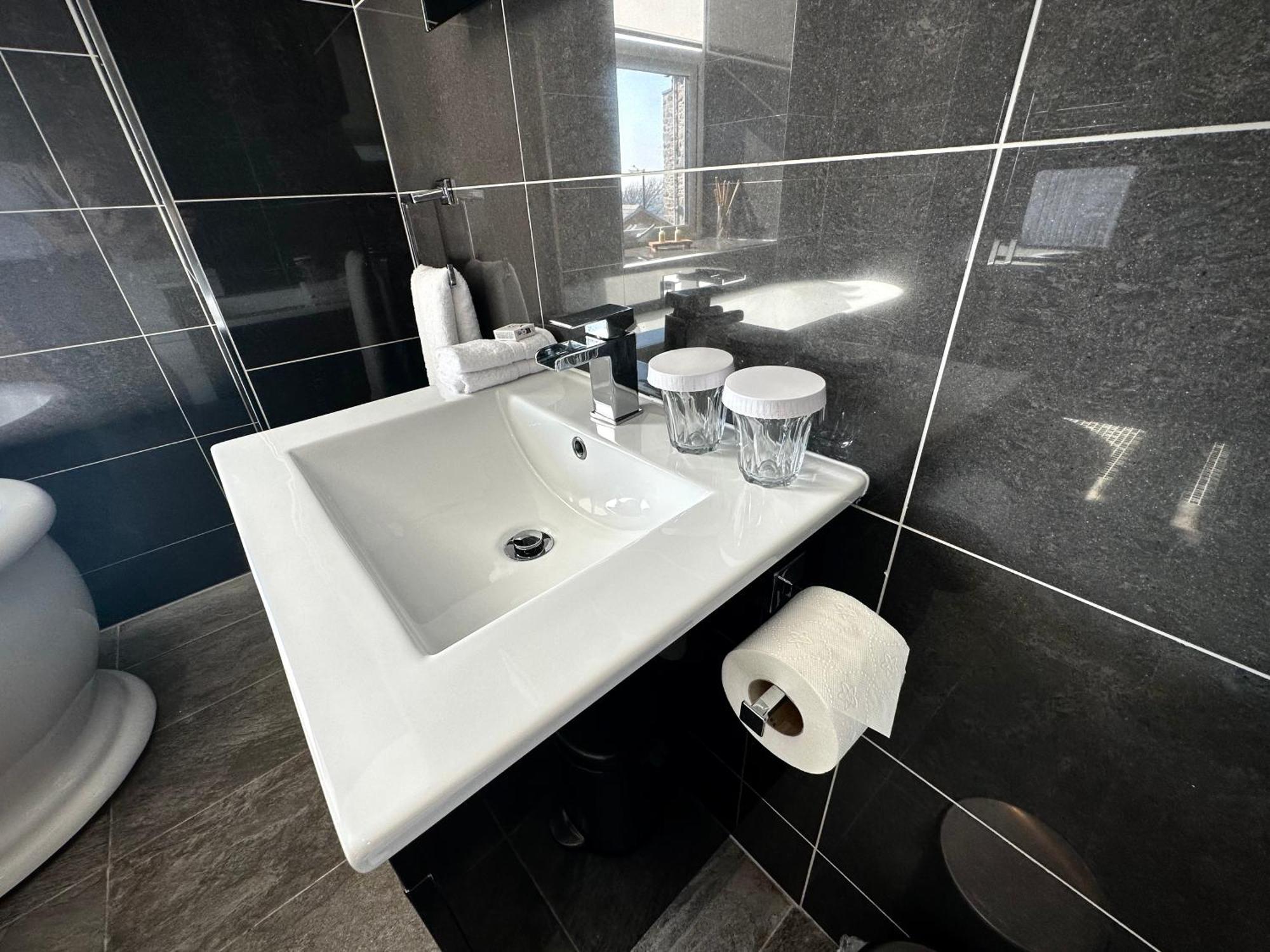 Halvard Apartments At คาสเซิลทาวน์ ภายนอก รูปภาพ