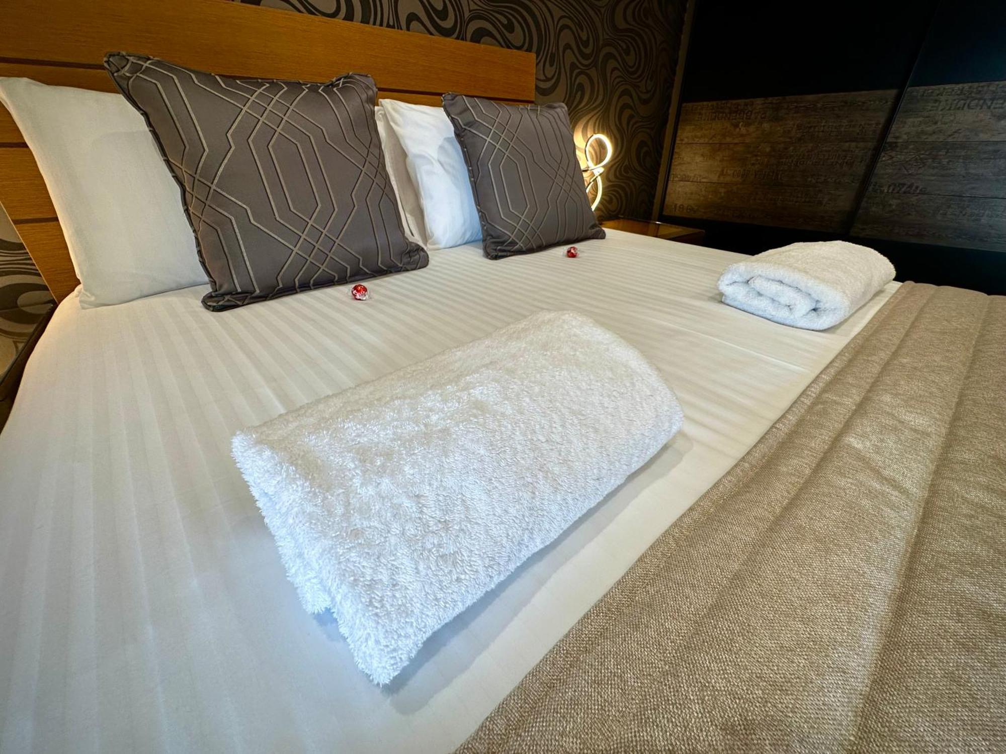 Halvard Apartments At คาสเซิลทาวน์ ภายนอก รูปภาพ